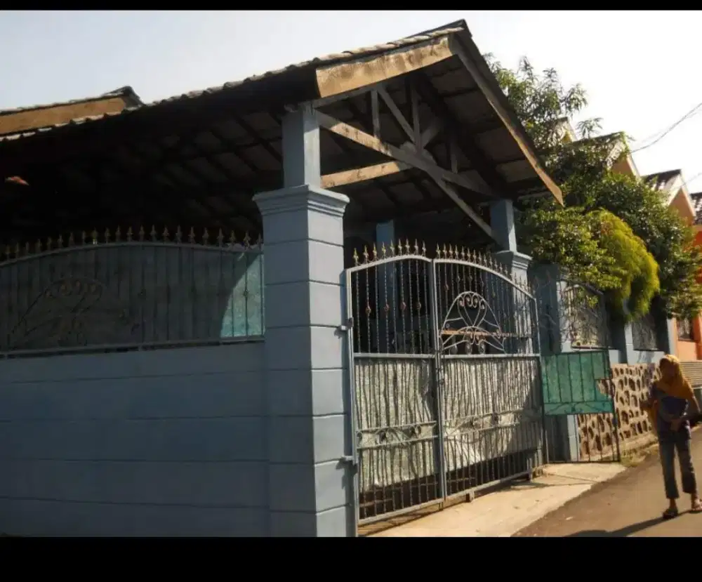 Rumah Hook full pagar besi keliling, 10 menit pintu toll Sawangan