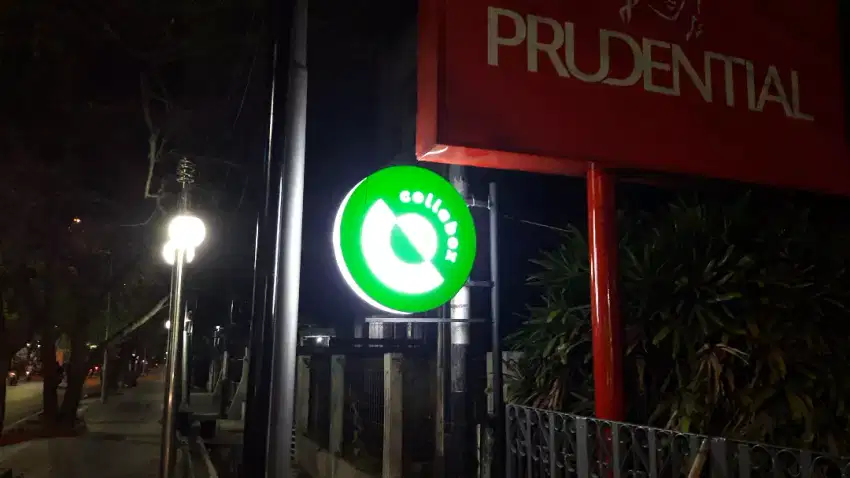 Neon box dan Huruf timbul