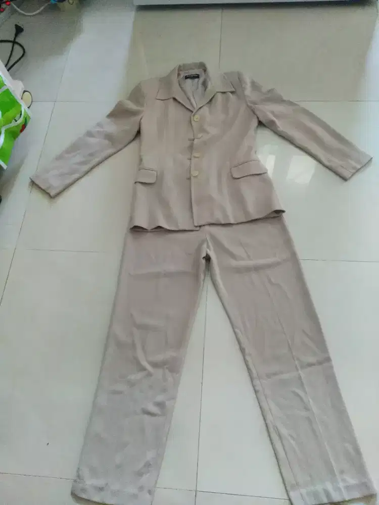 Blazer kantor wanita