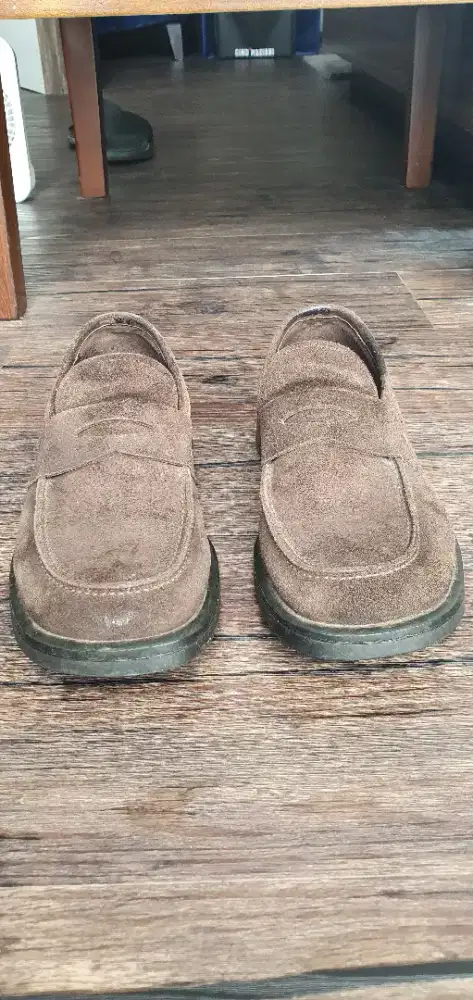 Sepatu casual merk Simard