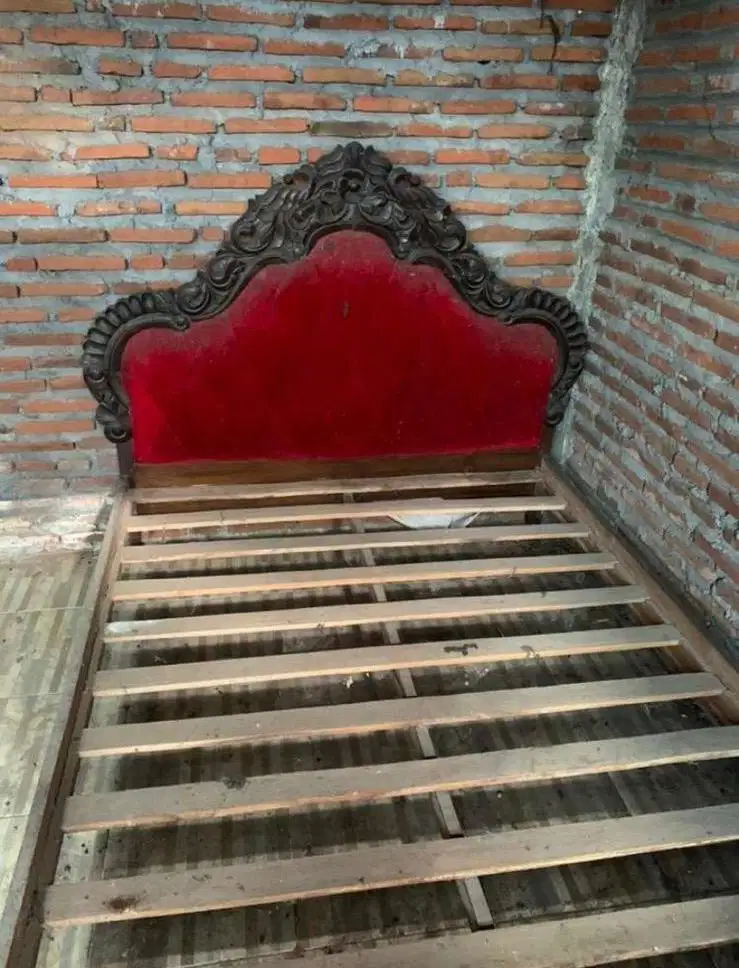 Dipan Jati Tempat Tidur Klasik Vintage Unik Ukiran Jepara