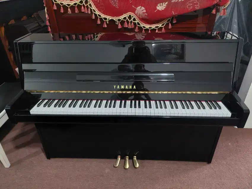 Piano Yamaha JU 109 PE