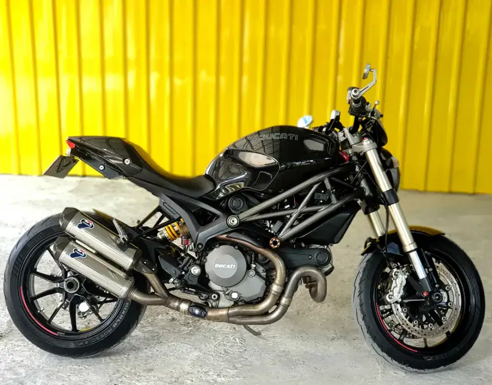 Dijual moge Ducati Monster 1100 EVO tahun 2012 full paper