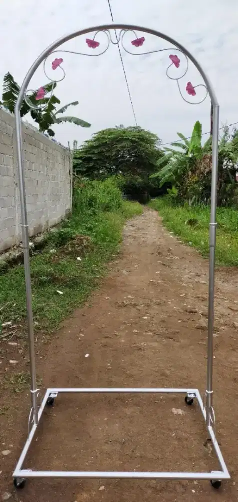 tiang ayunan bayi beroda