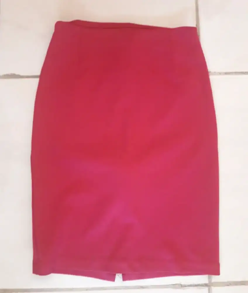 Rok wanita branded
