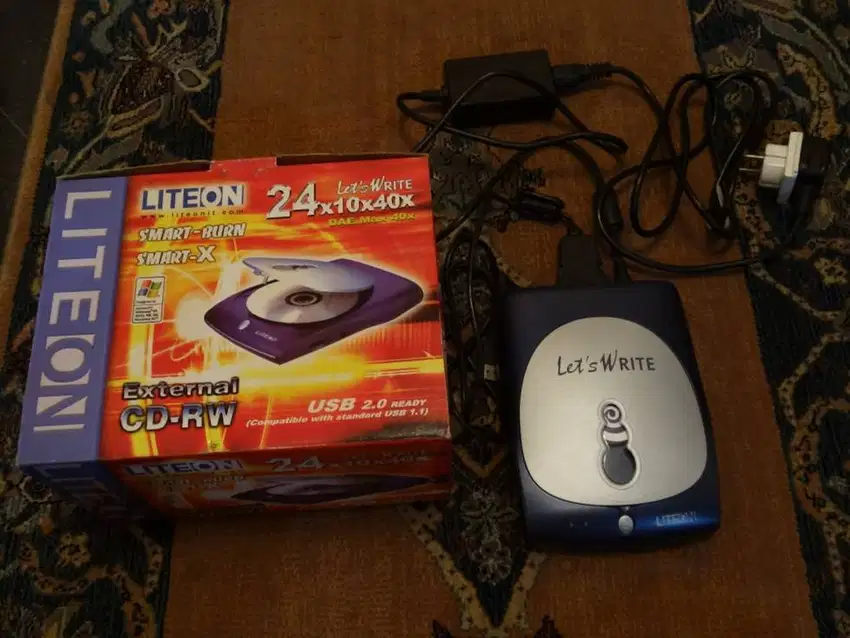 Liteon Let's Write 24x10x40x External CD-RW untuk Repro CD Audio A-038