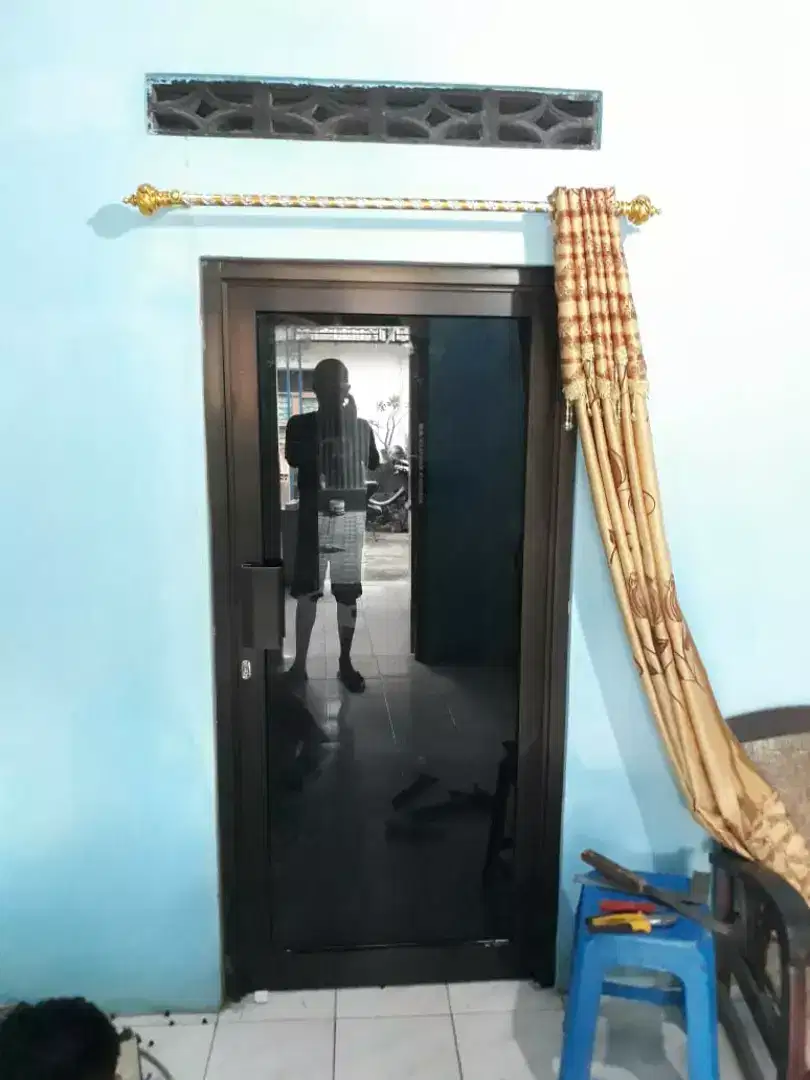 Pintu kaca sleding geser aluminium partisi kaca lipat folding swing