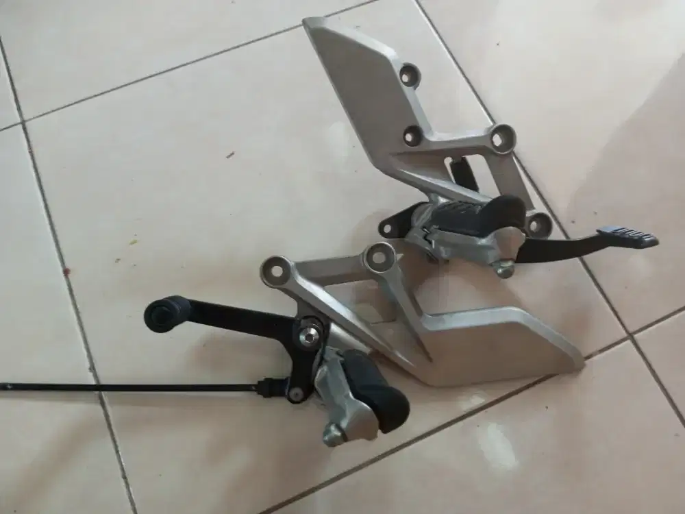 Foot Step CBR150R (K45) Original Copotan