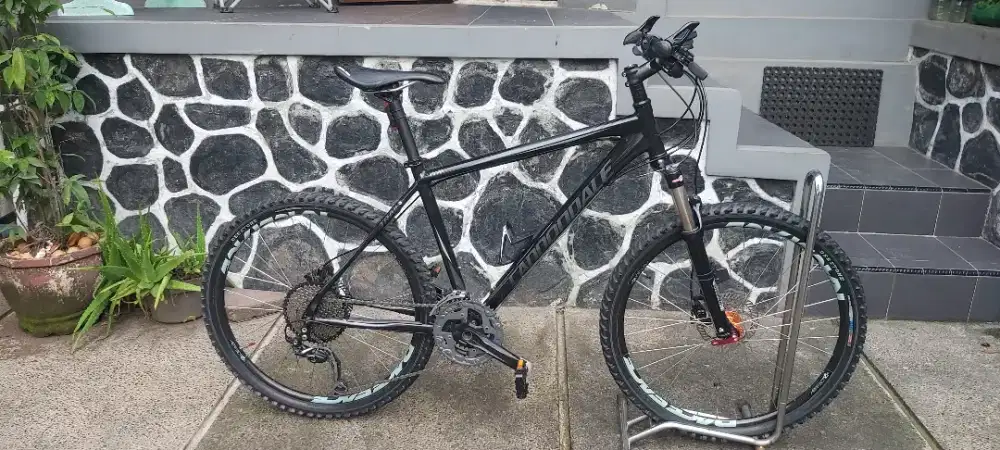 Sepedah sepeda cannondale mountainbike crosscountry