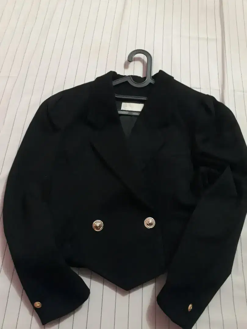 Dijual cepat atasan blazer hitam, bahan semi wool ada furing didalam