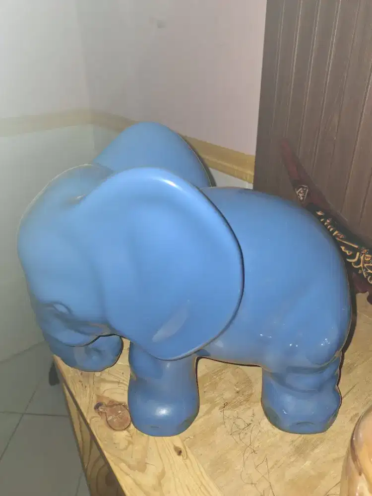 Guci Antik karakter gajah