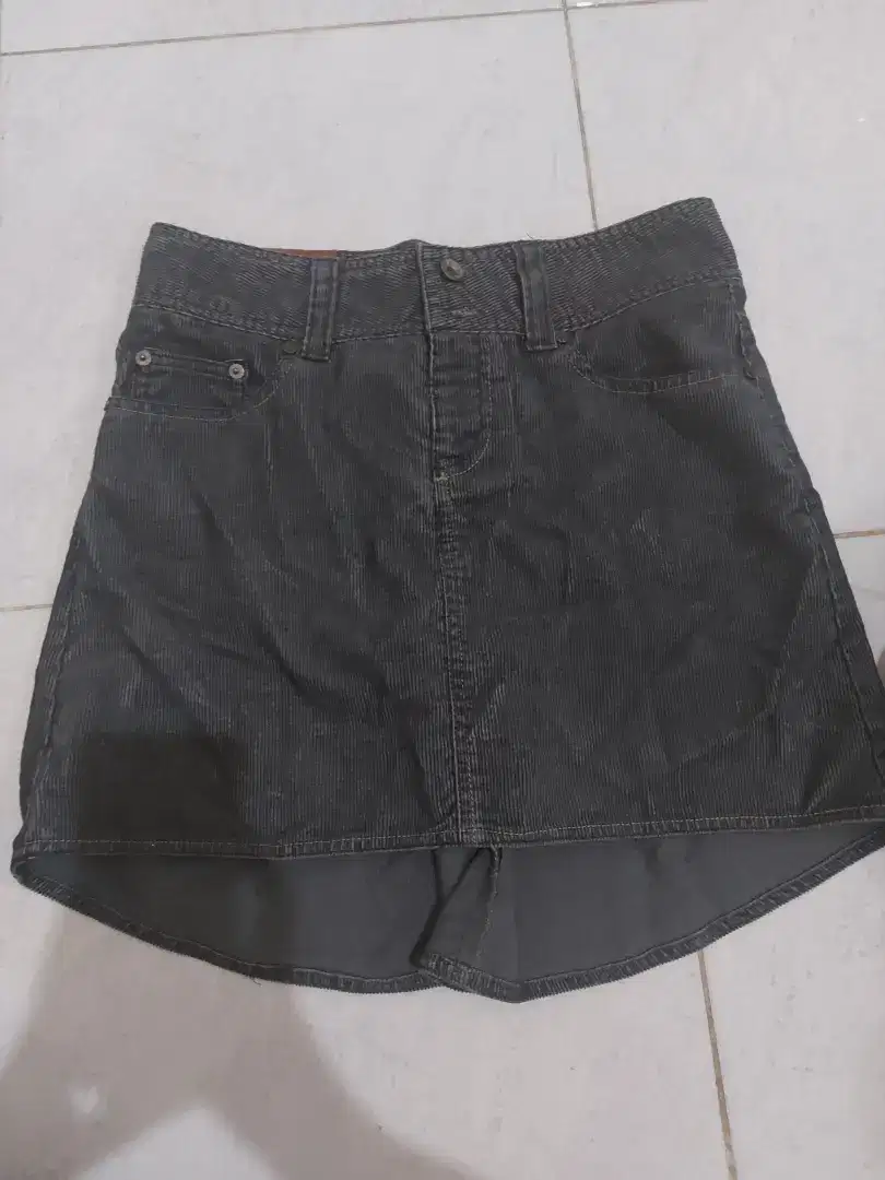Rok jeans hitam abu
