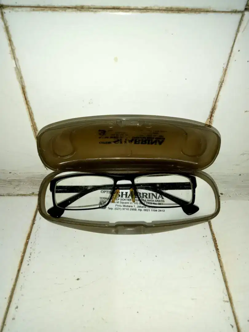 Kacamata baca hitam (preloved)