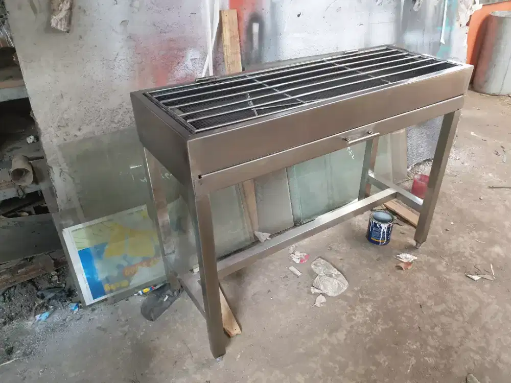 Panggangan Sate Stainles uk.114x30 cm T.81 cm