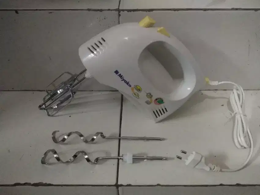 Hand Mixer Tanpa Tombol TURBO Merk Miyako Tipe HM-620 (Kondisi Baru)