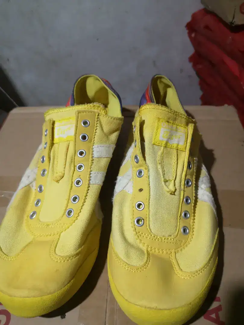 Onitsuka tiger slip on warna kuning