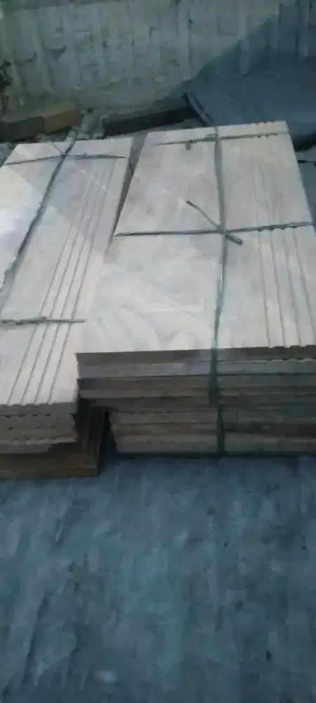 Lantai kayu anak tangga