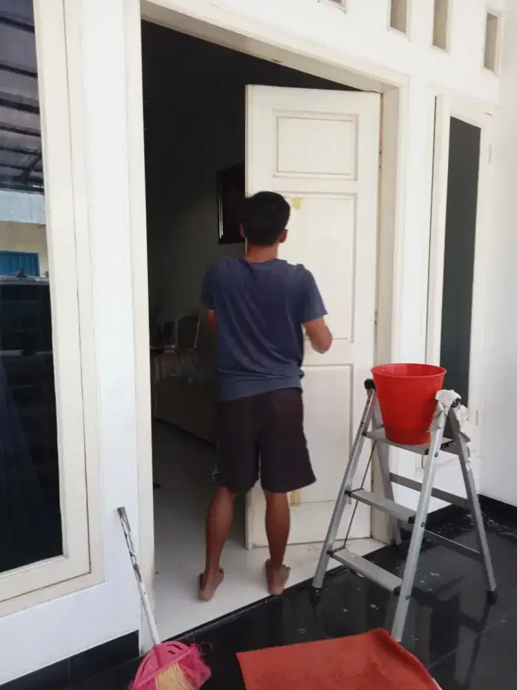 Jasa finishing cat pintu