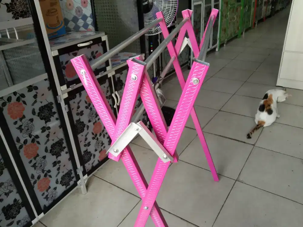 Jemuran lipat dan rak handuk