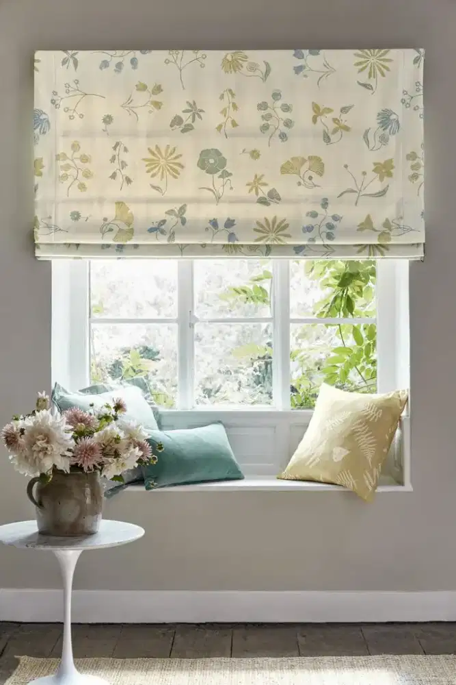 roman shade dekorasi jendela dengan kain model minimalis