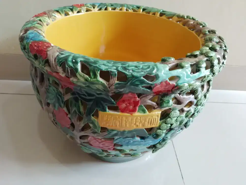 Pot guci keramik china ukir 2lapis antik.T.28cm diamtr 36cm