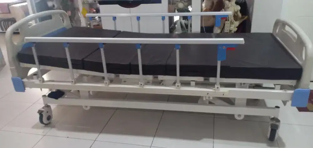 Ranjang bed pasien 3crank(engkol)