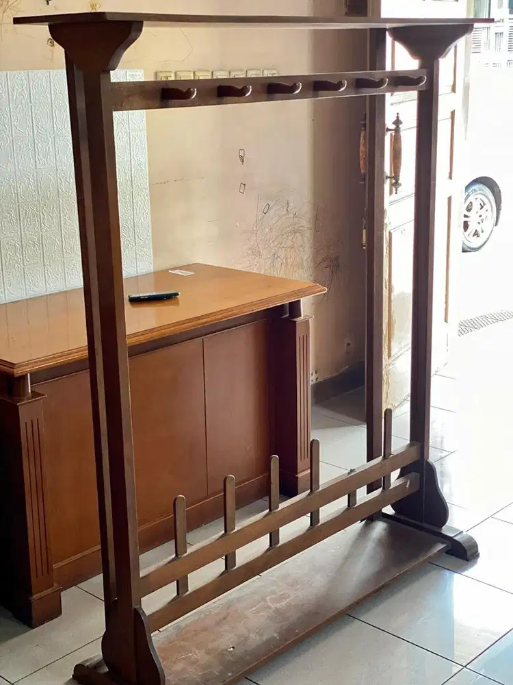 Gantungan rak / partisi ruangan bahan jati