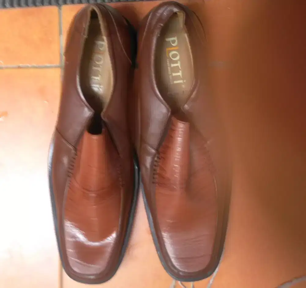 sepatu merk plotti ori warna cokelat