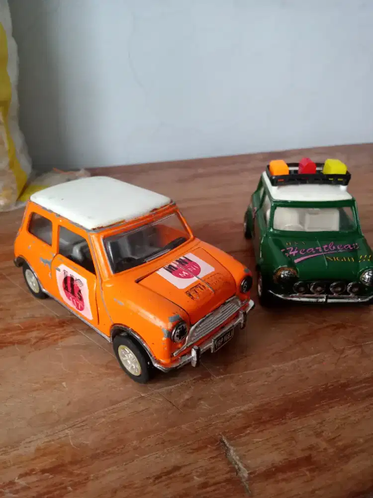 Mainan Mobil Mini Cooper Klasik 2 Pcs second