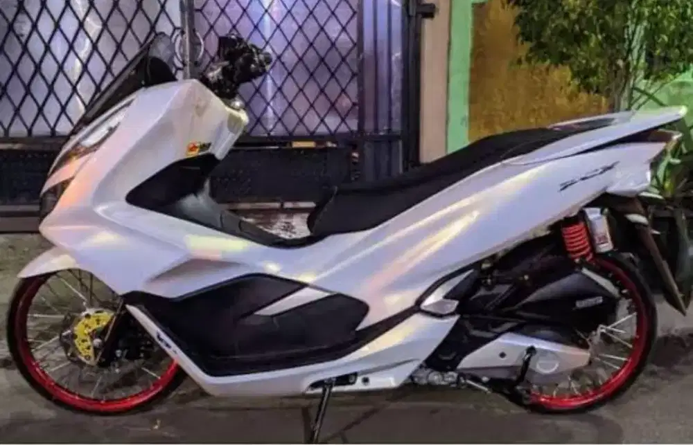 Pasang sticker motor mobil