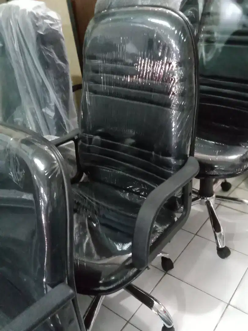 KURSI SEKERTARIS DAN KURSI DIREKSI