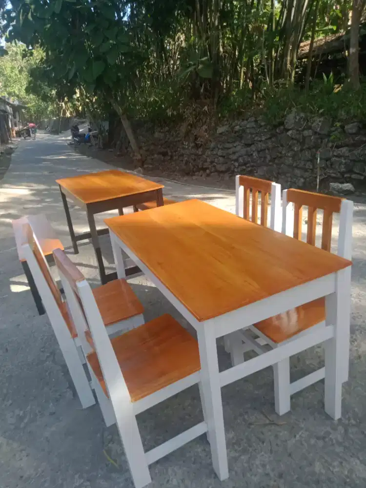 Meja dan kursi rumah makan