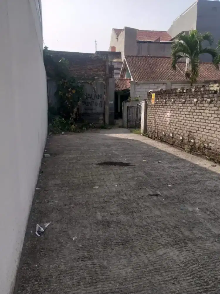 dijual bekas rumah kost 2 lt. Lb140 m. KM 4