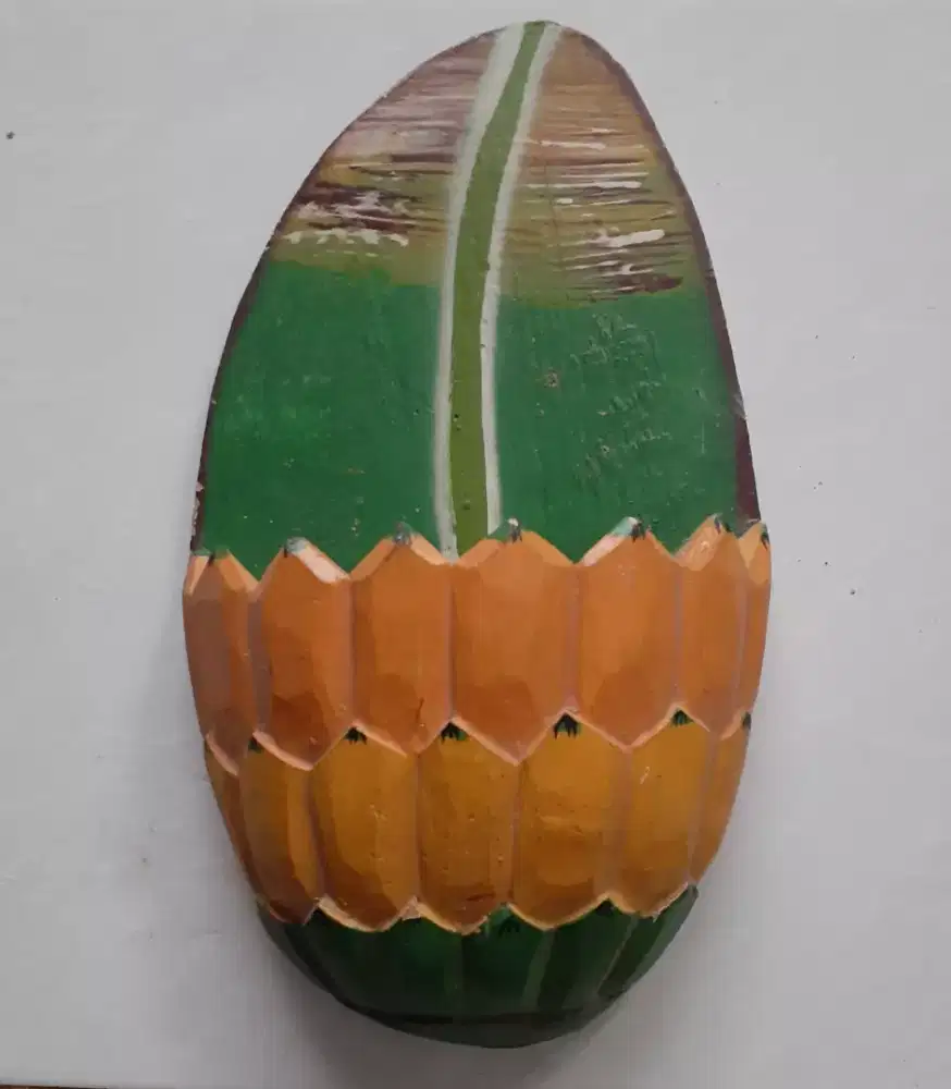 Handicraft dari kayu bentuk pisang