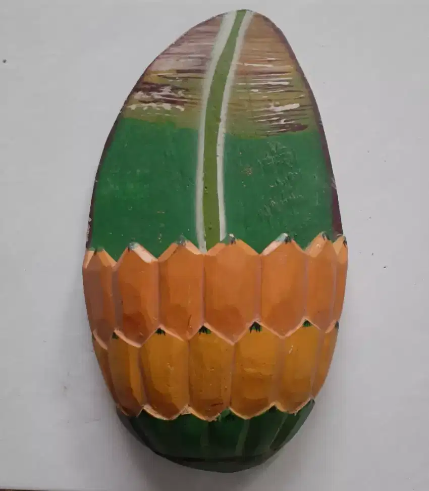 Handicraft dari kayu bentuk pisang