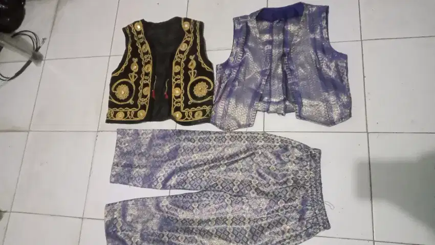 Dijual baju adat anak rompi sama satu stel masih bagus tinggal pakai