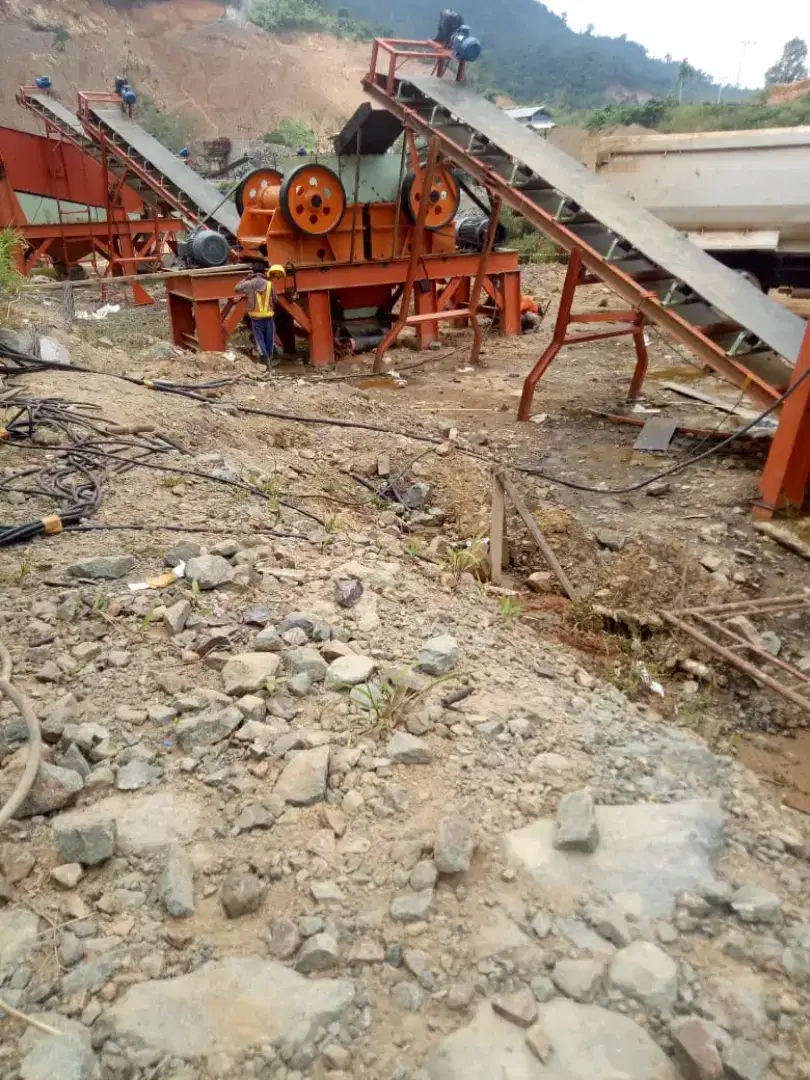 Crusher plant / Mesin pemecah batu