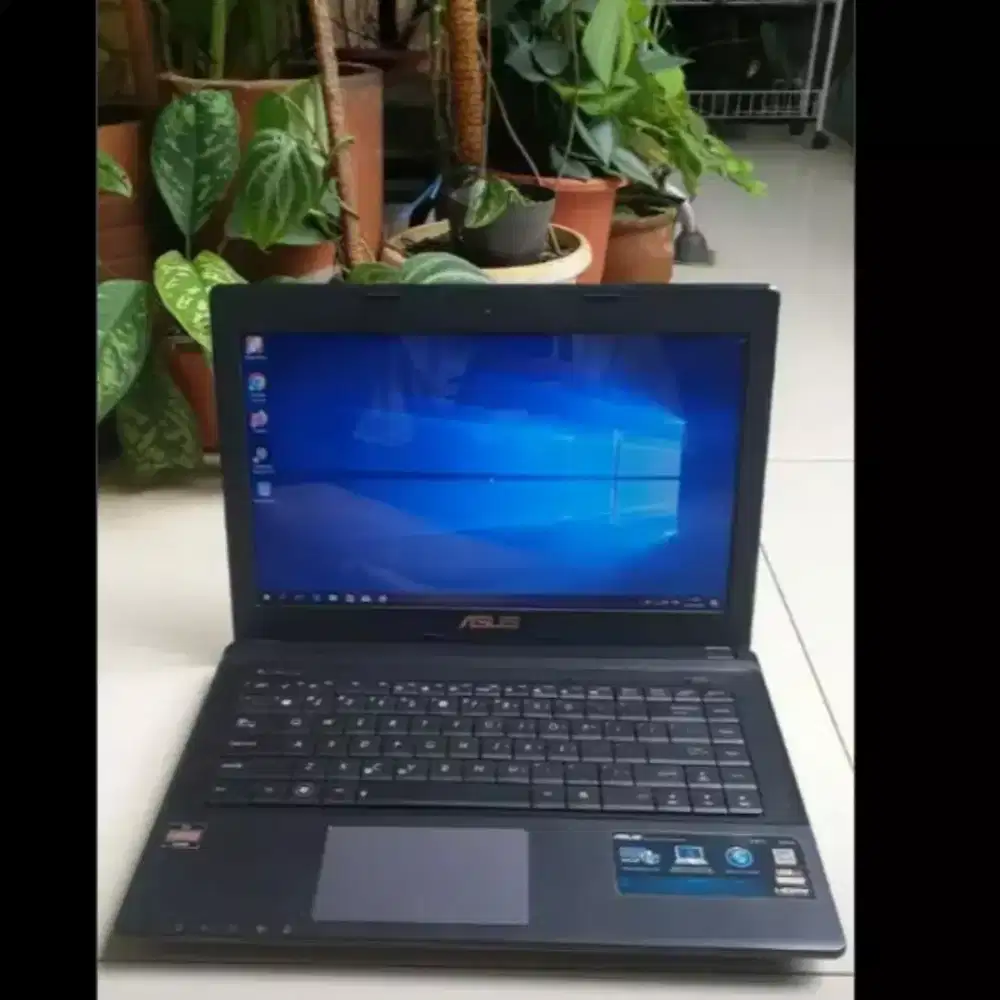 Asus X45U Proc Amd  E-350 Apu With Radeon Hd Graphicd Kondisi 95%Mulus