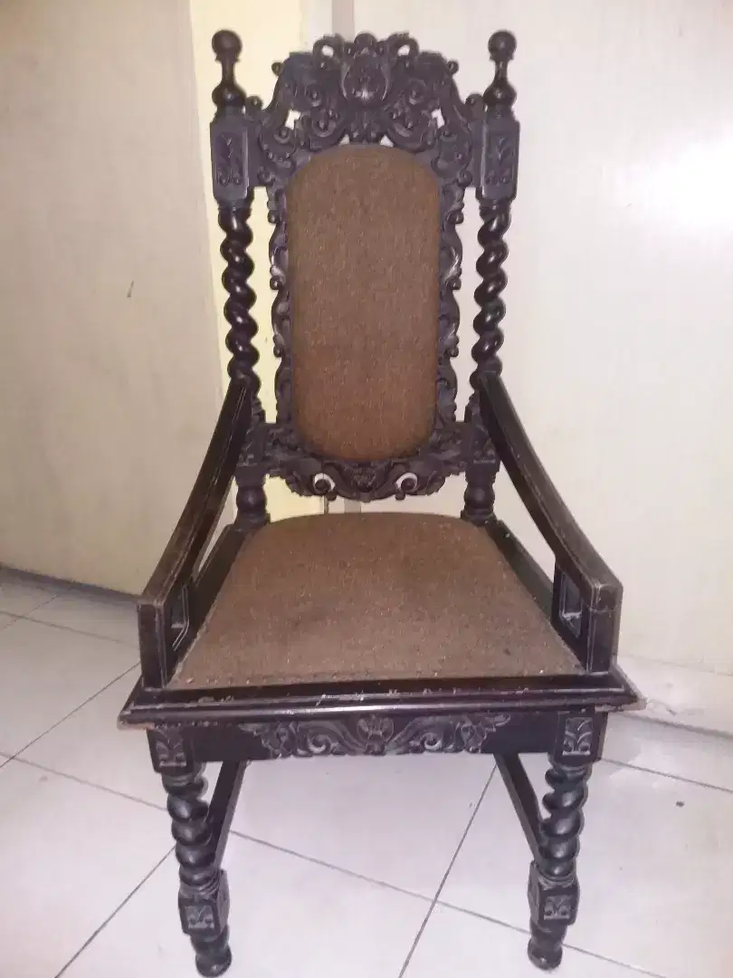 Kursi hakim, jati tua , ukir os