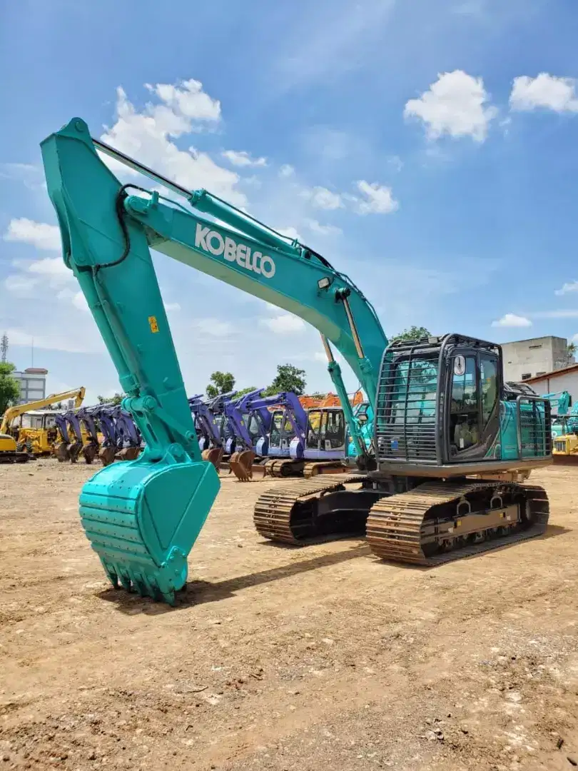 Excavator backhoe Kobelco SK200 tahun 2022 tangerang