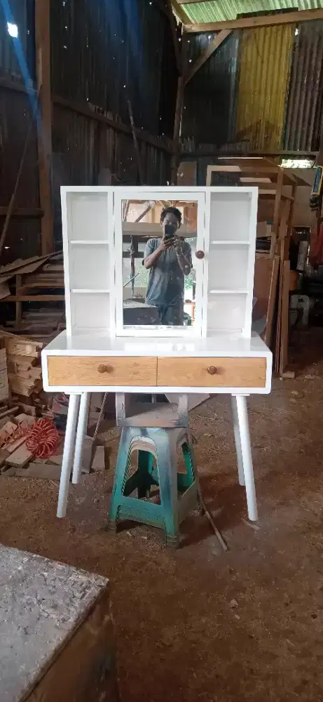 Meja rias custom