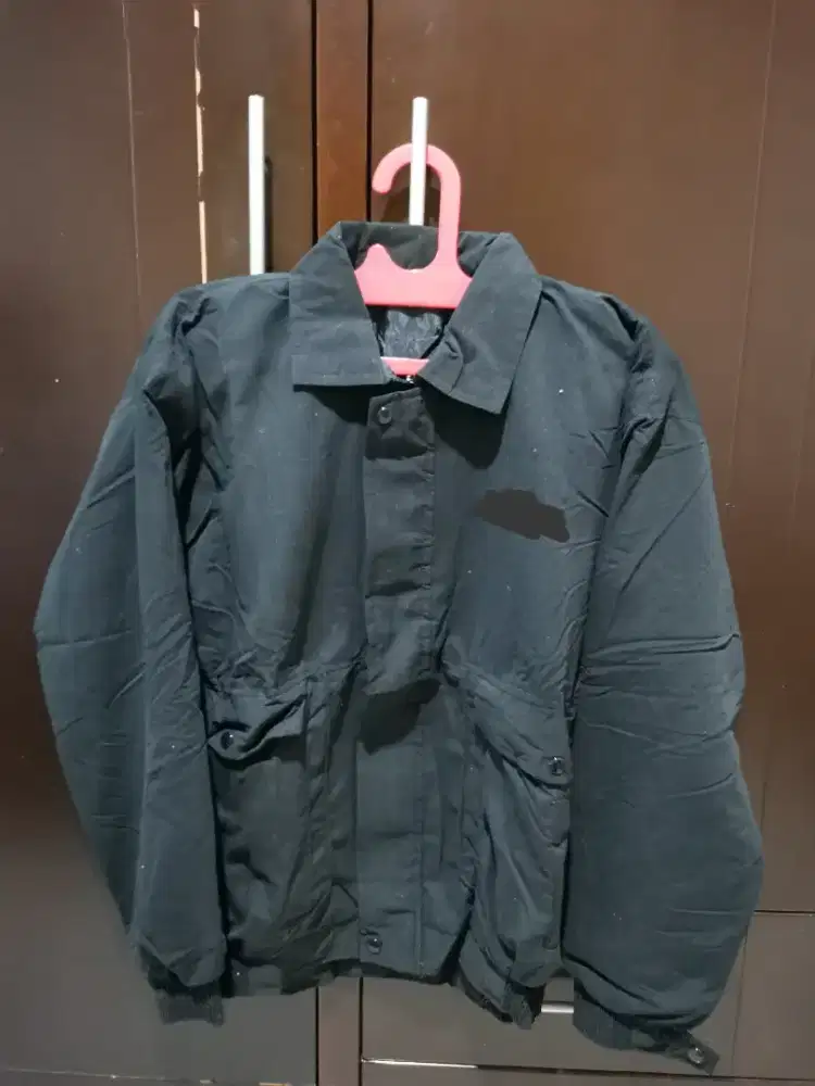 Jaket warna hitam