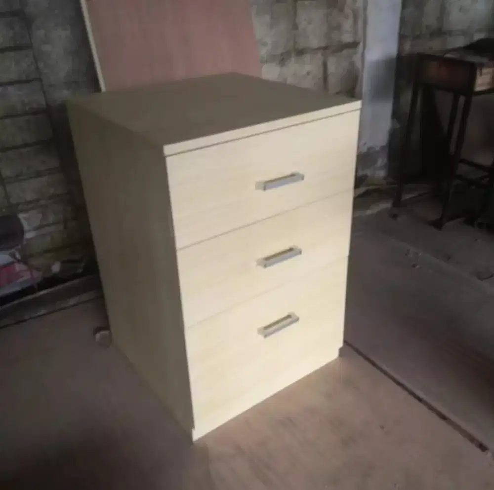 Laci 3 susun minimalis