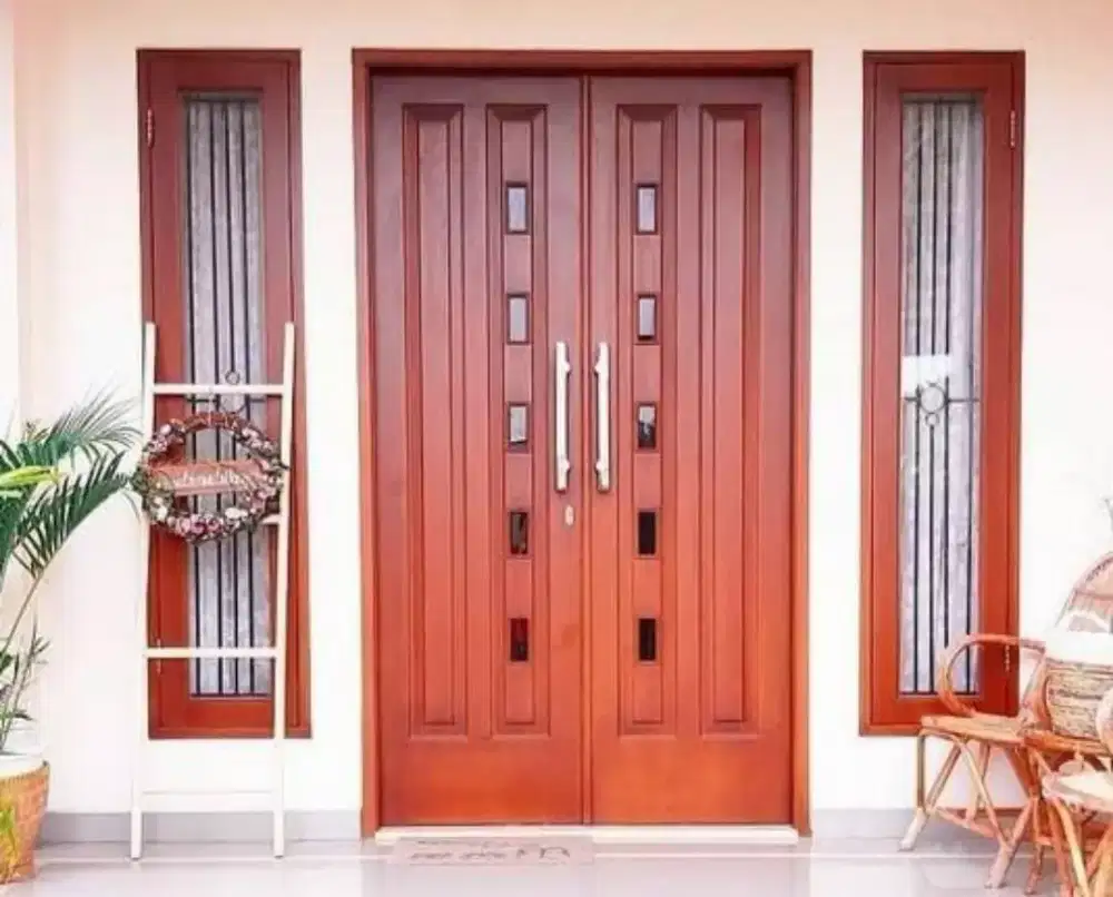 Kusen pintu cendela utama