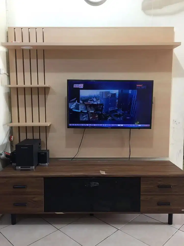 Backdrop TV (tanpa meja)