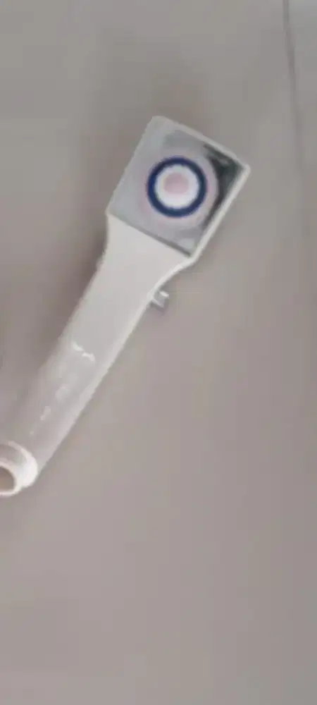 Hand Shower baru. Ada knop on off. Praktis saat mandi