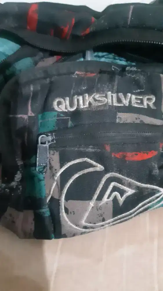 Tas quiksilver warna hitam marvel hijau kamen rider