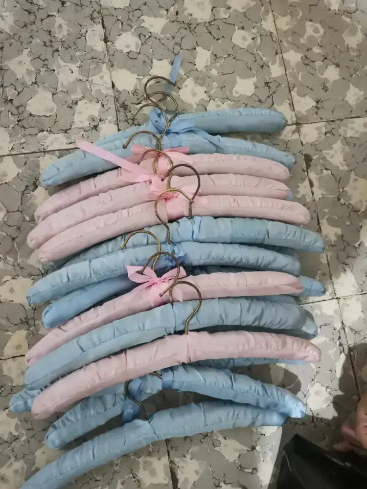 Hanger Baju busa dan Kayu