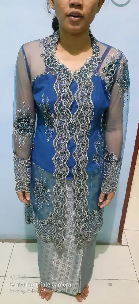 Kebaya wisuda pemakaian 1 kali
