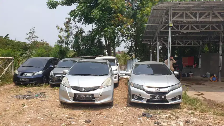 Rental mobil matic murah terpercaya jakarta depok bisa lepas kunci